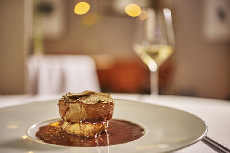 Pera Fétel alla Rossini, un piatto di Michele Bacilieri del ristorante Cucina Bacilieri a Ferrara
