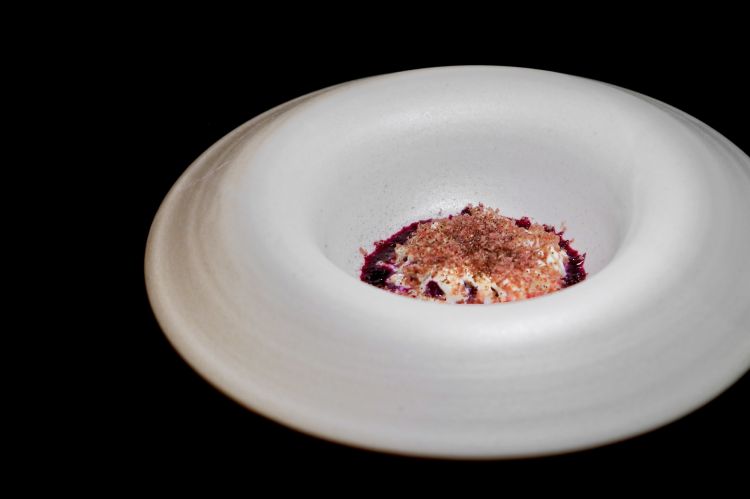 Cuore di manzo essiccato, panna acida, composta di more di&nbsp;campo
