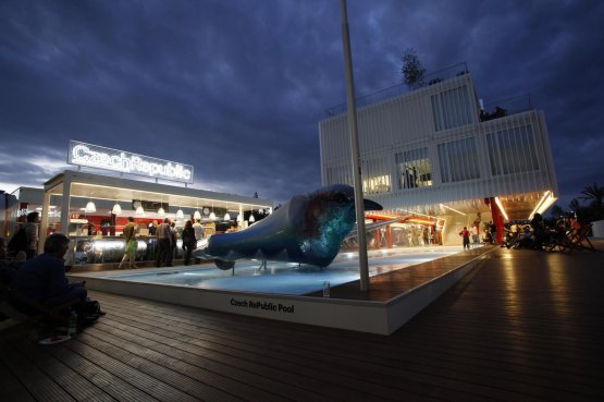 A night view of the entrance to the pavilion of th