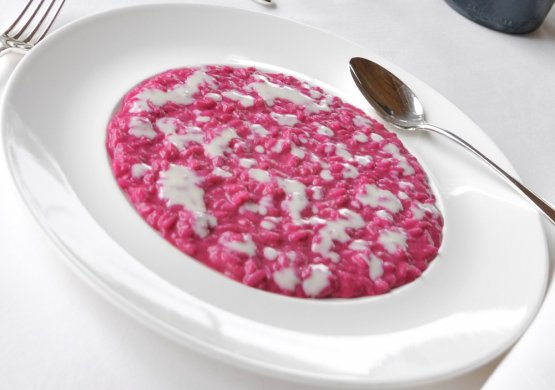 Il monumentale Risotto alle rape rosse e salsa Gor