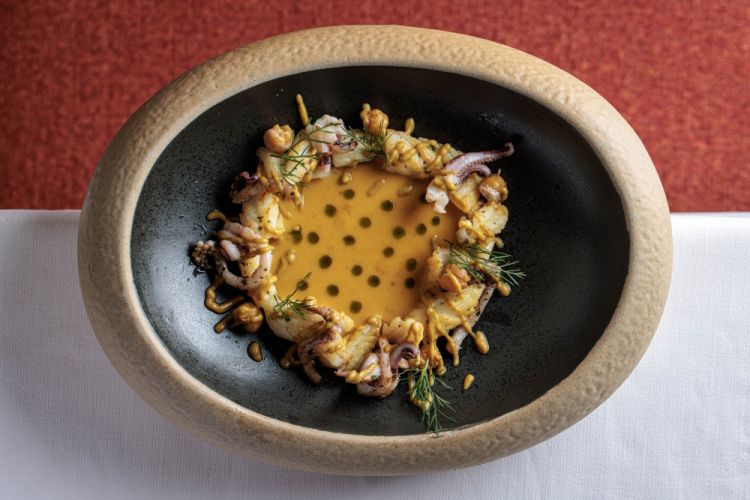 Calamaro al latte di cocco, curry, ceci, friggitelli e lime