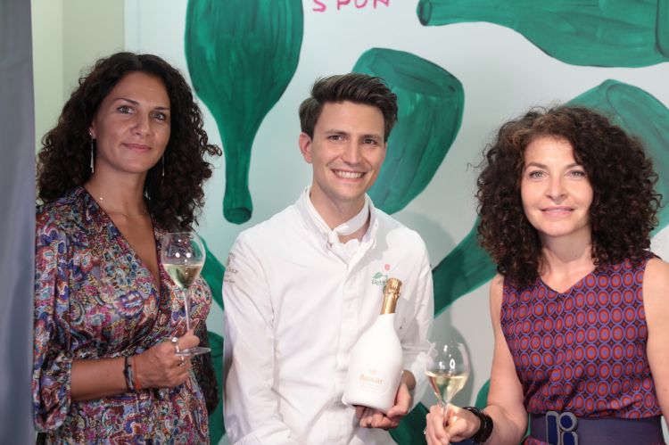 Da sinistra: Silvia Rossetto, Brand Manager Ruinart, lo chef Paolo Griffa e Francesca Terragni, Direttore Marketing e Comunicazione Moët Hennessy Italia
