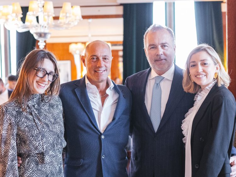 Una questione di famiglia: da sinistra, Alice Bat