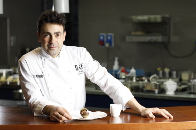 Lo chef Daniel Canzian nel suo omonimo ristorante (foto di Lorenzo Rui)
