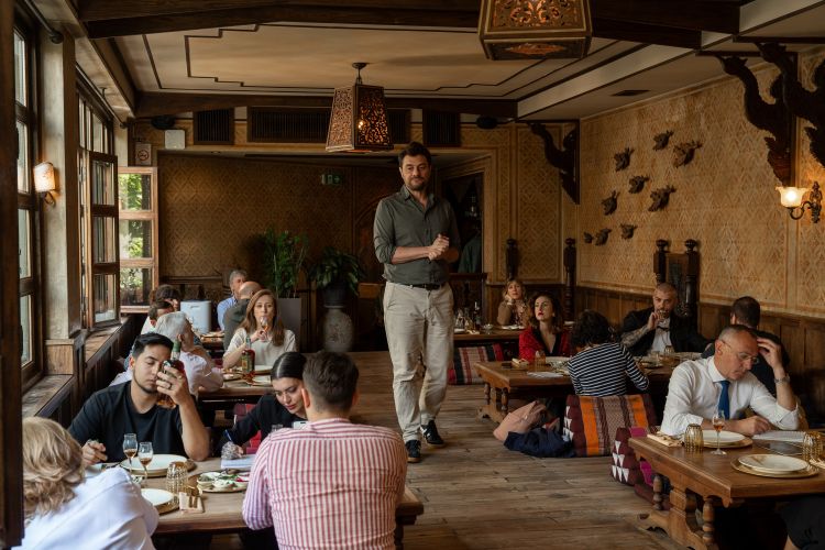 Daniele Biondi è considerato uno dei massimi esperti italiani di rum, fondatore e direttore di Rum Club oltre a collaborare da diversi anni con Velier.