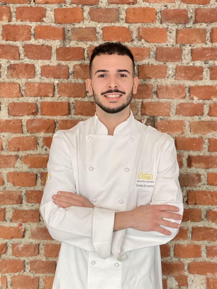 Pizzaiolo Danilo Brunetti from pizzeria Giolina in Milano will participate in Identità Milano 2021, within Identità di Pizza with Ilaria Puddu, on Monday 27th September at 10,30
