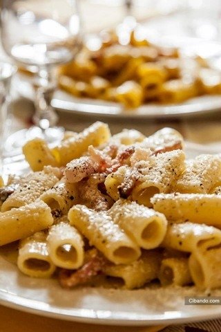 One of the absolute classics of traditional Roman cuisine, gricia. Here presented in Da Teo's version (+39.06.5818355)