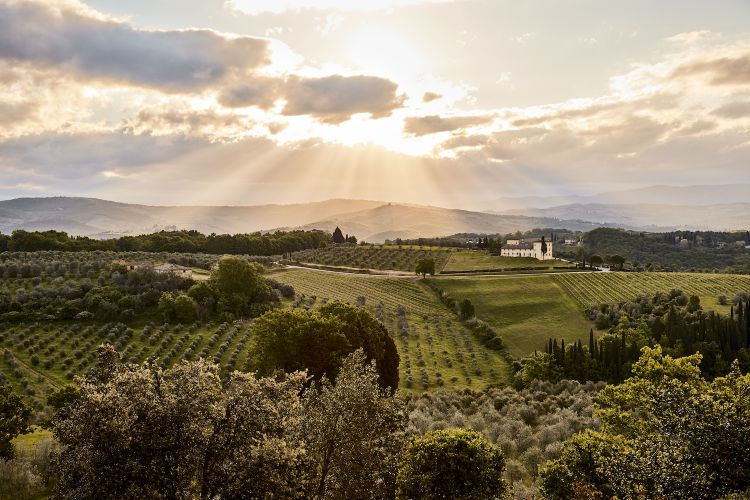 La suggestiva panoramica che si ammira da COMO Castello del Nero.
