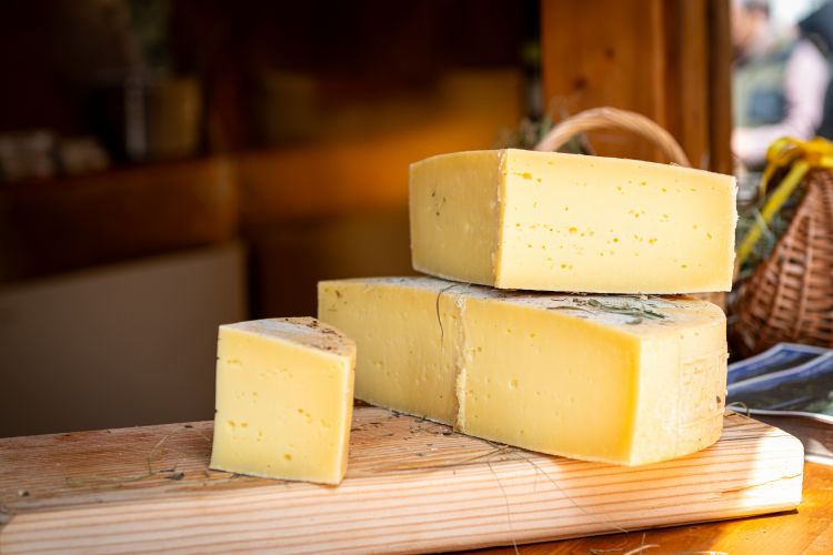 Non solo salumi, ma anche tanti prodotti caseari locali