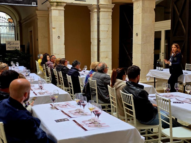 Degustazione nei chiostri al Vinorum, a L'Aquila
