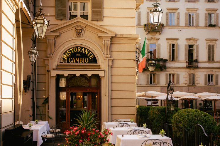 Il ristorante Del Cambio di Torino, vera icona di ristorazione ma anche luogo di arte, design e bellezza. Ogni giorno, fino all'11 ottobre, dalle 10,30 alle 11, sarà possibile partecipare gratuitamente, su prenotazione, alla visita guidata del locale. Per informazioni e prenotazioni: tel. +39 011 546690