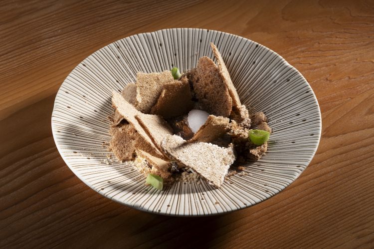 Desert… Sabbia di meringa e spezie, cremoso al dattero al cioccolato Tulakalum, gelato al latte di capra, sorbetto al gin e haworthia