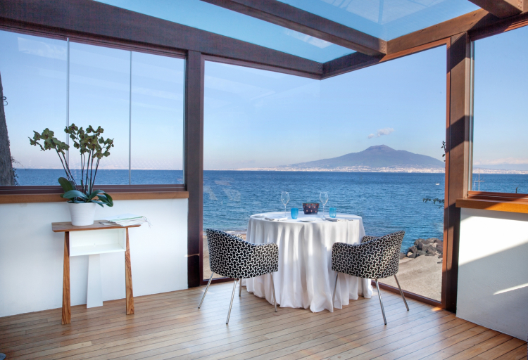 La bella vista mare dalla sala della Torre del Saracino
