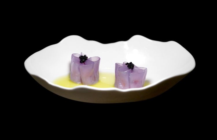 Dim sum d’astice: ravioli d’astice al vapore serviti con estratto di cetriolo e lime