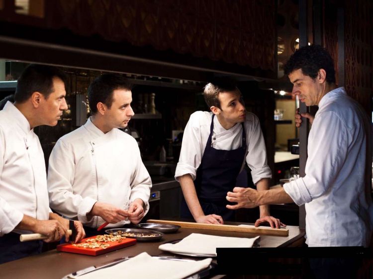 Nil Dulcet Padrós with the three chefs in the kitchen of Disfrutar, in the early days of that restaurant
