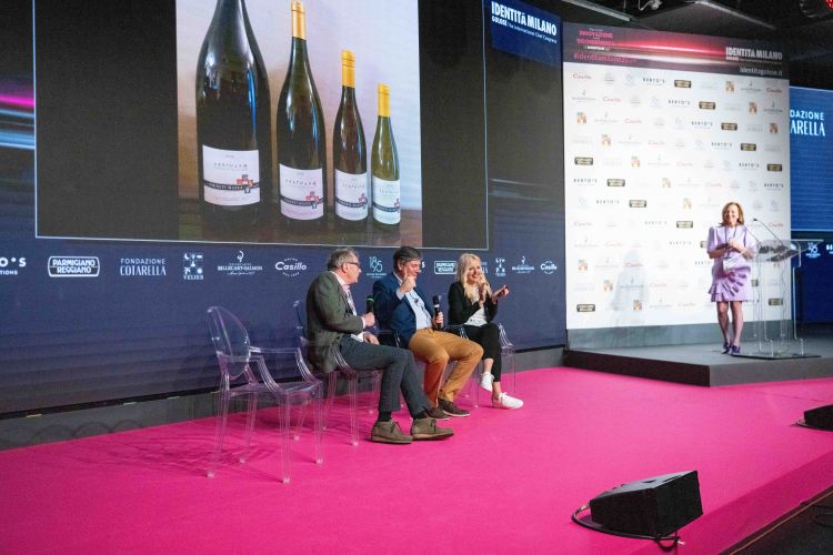 Da sinistra, Walter Massa, Martino Manetti e Dominga Cotarella dialogano con Cinzia Benzi