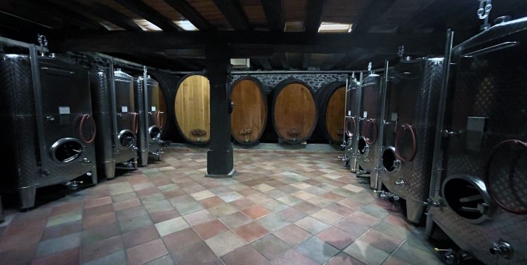 La parte della cantina dedicata all'affinamento dei vini