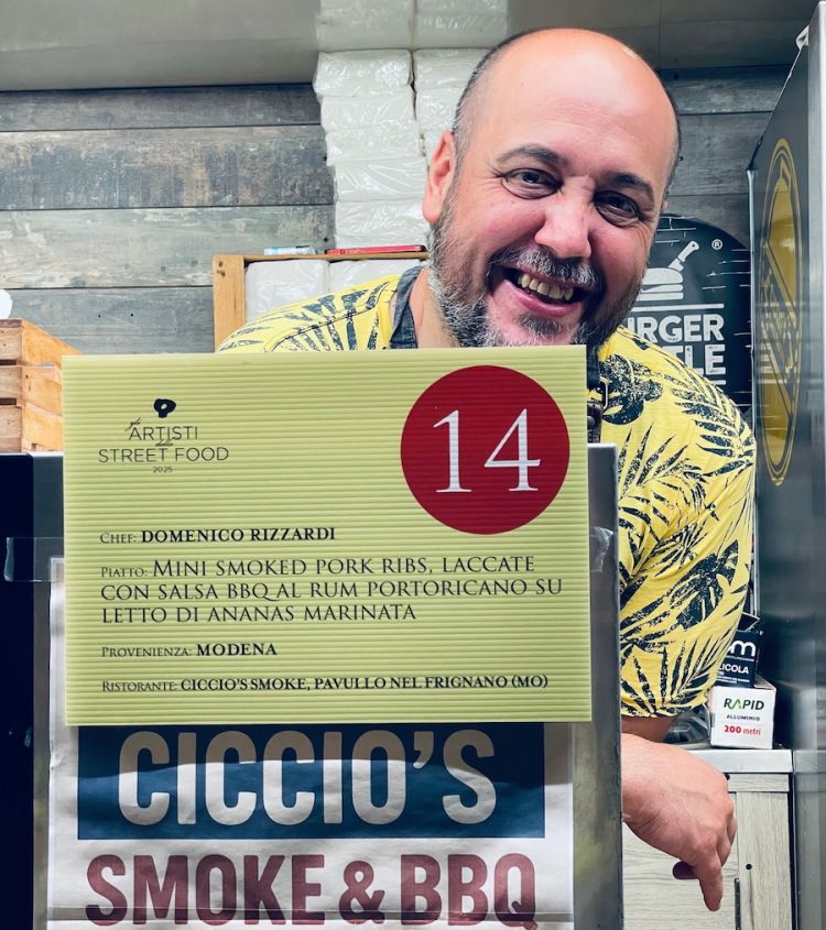 Domenico Rizzardi, titolare di Ciccio's smoke a Modena, ha stregato con succolente Mini smoked pork ribs

