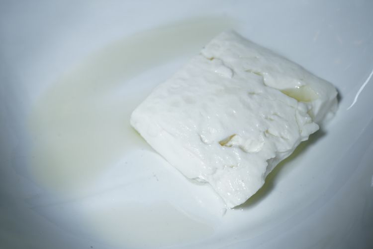 Cagliata di latte di capra, olio al fico
