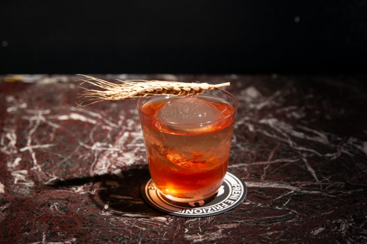 Geronimo è uno delle proposte della nuova drinklist di Freni e Frizioni a base di Wild Turkey Bourbon, Campari, Mancino Rosso Amaranto e zucca