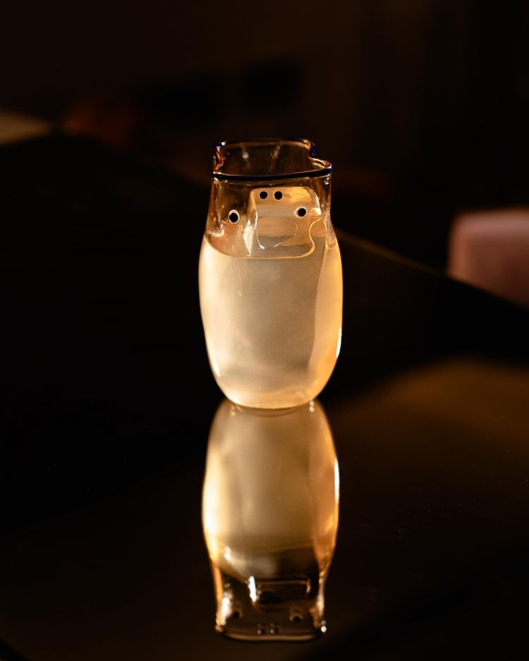 Through the trees è il drink che ha richiesto più sperimentazione nella creazione del bicchiere. L'opera a cui è ispirato, l'Urlo di Edvard Munk, ha richiesto numerose prove per riuscire a riprodurre un'opera dal profondo significato emotivo.