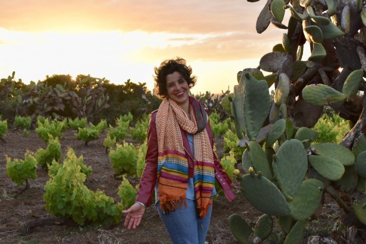 Margherita Longo nei suoi vigneti (foto Giulia Monteleone)
