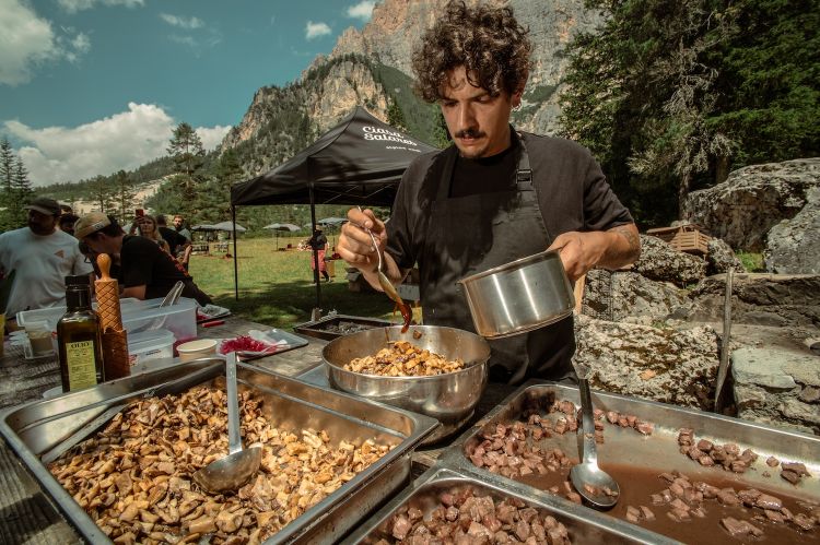 Lorenzo Vecchia alle prese coi Cuori di manzo al barbera chinato