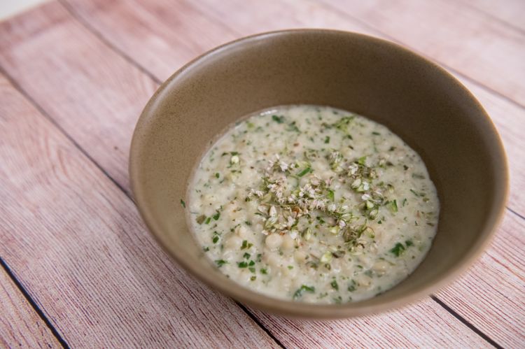 Orzotto alle erbe di montagna di Niederkofler/Lazzarini