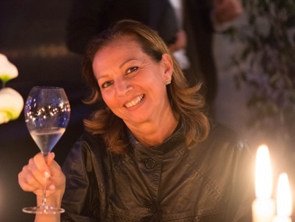Cinzia Benzi, già autrice con Giunti di "Moreno Cedroni" (2011) e "Susci più che mai" (2014). E, per Gribaudo, di "Sauternes. Viaggio alla scoperta di un vino dolce leggendario" (2012)
