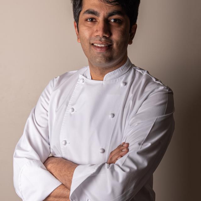 Himanshu Saini, del Trèsind Studio di Dubai, premiato da Caraiba
