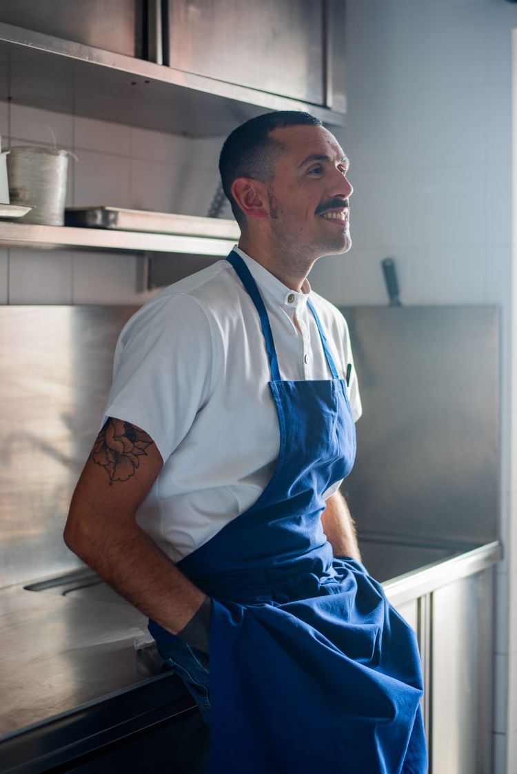 Lo chef Enrico Marmo, classe 1987, piemontese di Canelli in provincia di Asti