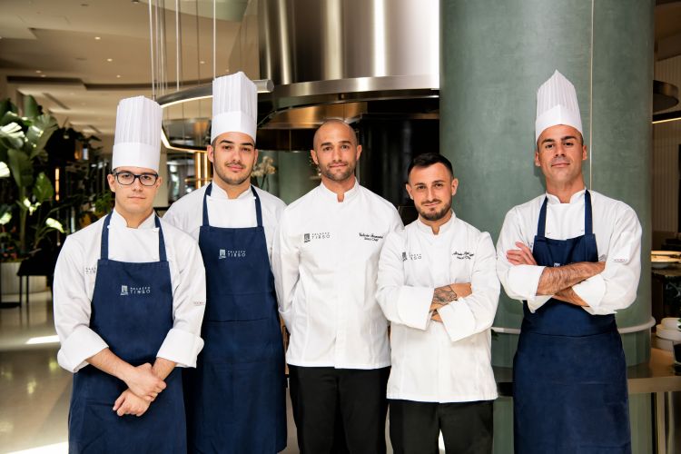 Alessio Signorino, secondo da destra, con la brigata
