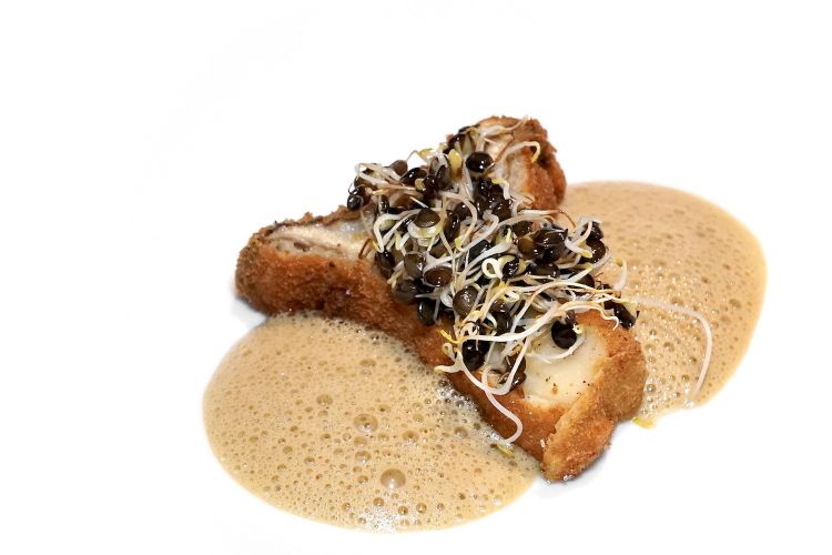 Cardoncello panato, germogli di lenticchia, emulsione di funghi
