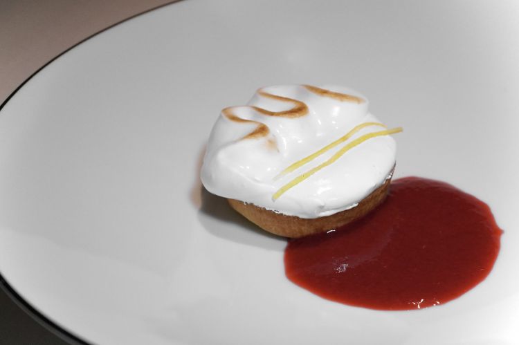 Lemon tart con salsa al lampone
