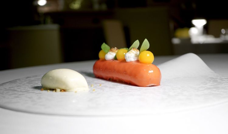 Mousse alle fragole, calamondino, meringhette, gelato di vaniglia e zenzero