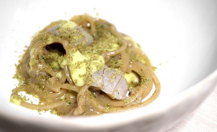 Spaghettini, cicale di mare e pistacchio
