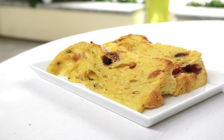 Panettone al burro di filiera certificata Inalpi® con frutti di bosco
