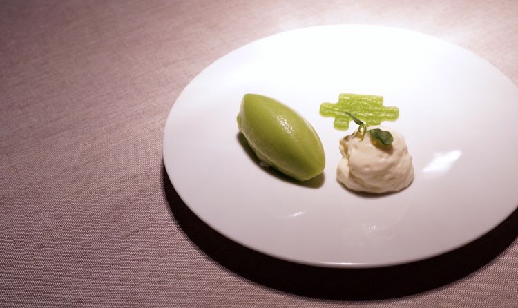 Cucumber and passion fruit pudding, cucumber sorbet and milk cream. Very fresh and aromatic. The pastry chef is Sandra Kofler. Well done!
