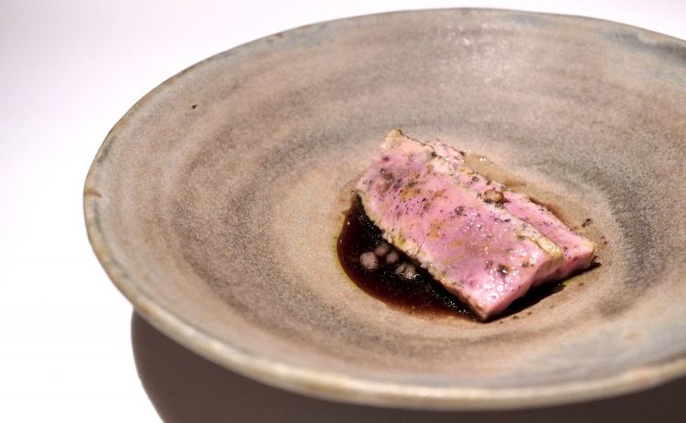 Veal from our masi. Another masterpiece: it’s cooked on the embers, its bone marrow is smoked, then green sauce with white currants and mountain herbs, veal jus 
