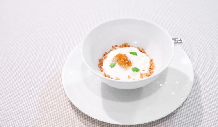 Cremoso di malga, animelle di agnello, il loro crumble e olio al coriandolo