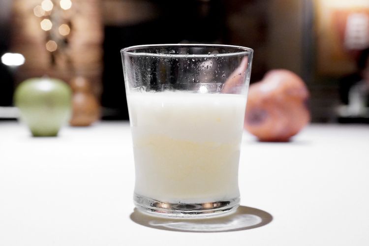 S'inizia con un cocktail al ruhm e spuma di bergamotto