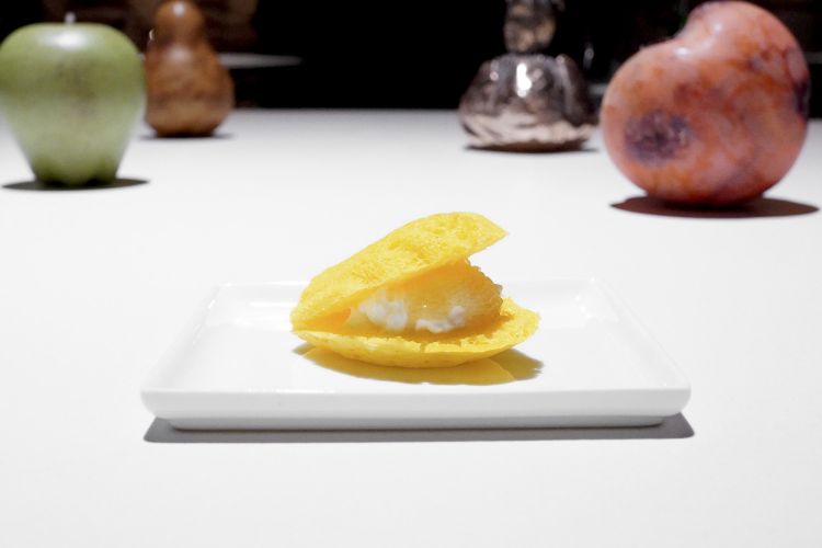 Madeleine alla zucca, burrata e uova di coregone