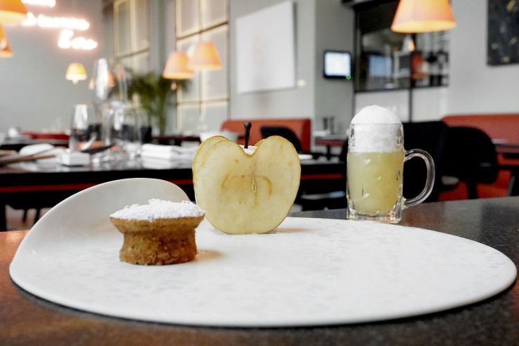 Mela annurca: un semifreddo di mela annurca con tortino di mela annurca, pairing con una birra alla mela annurca

