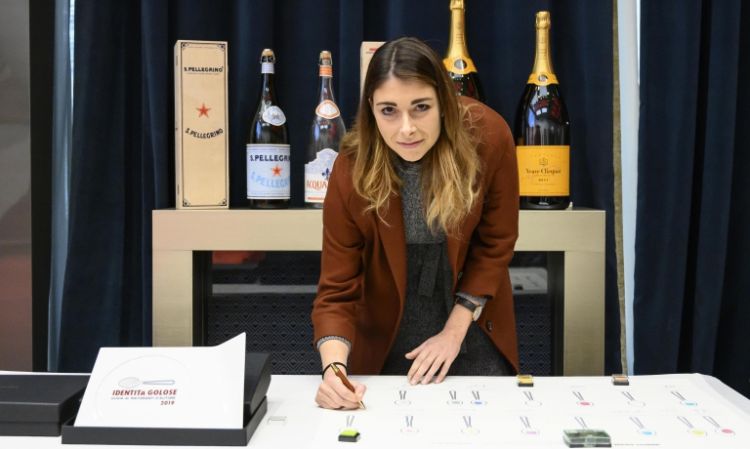 Lucia De Prai, miglior chef pasticciere per la Guida ai Ristoranti di Identità Golose 2019, premiata da Valrhona
