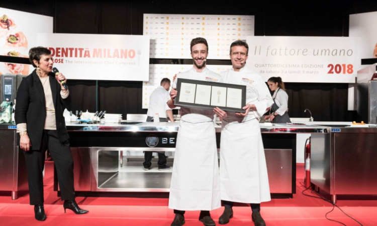 Giacomo e Andrea Besuschio, sul palco di Identità Golose 2018 (foto Brambilla/Serrani)