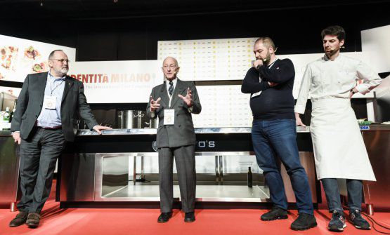 Con Paolo Marchi in occasione dell'omaggio a Cipriani, sul palco di Identità Golose 2018 (foto Brambilla/Serrani)
