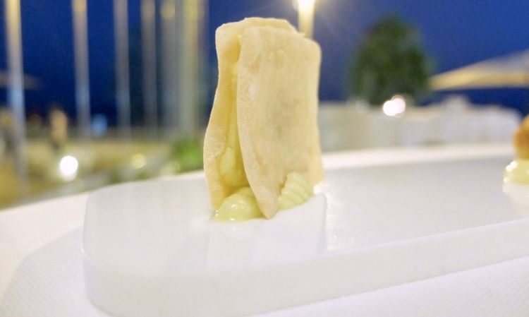 Carta musica, crema all'olio e acciughe
