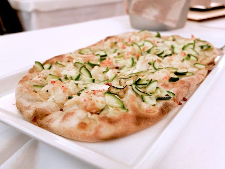 La pizza Gamberi, stile pala alla romana (foto Tanio Liotta)