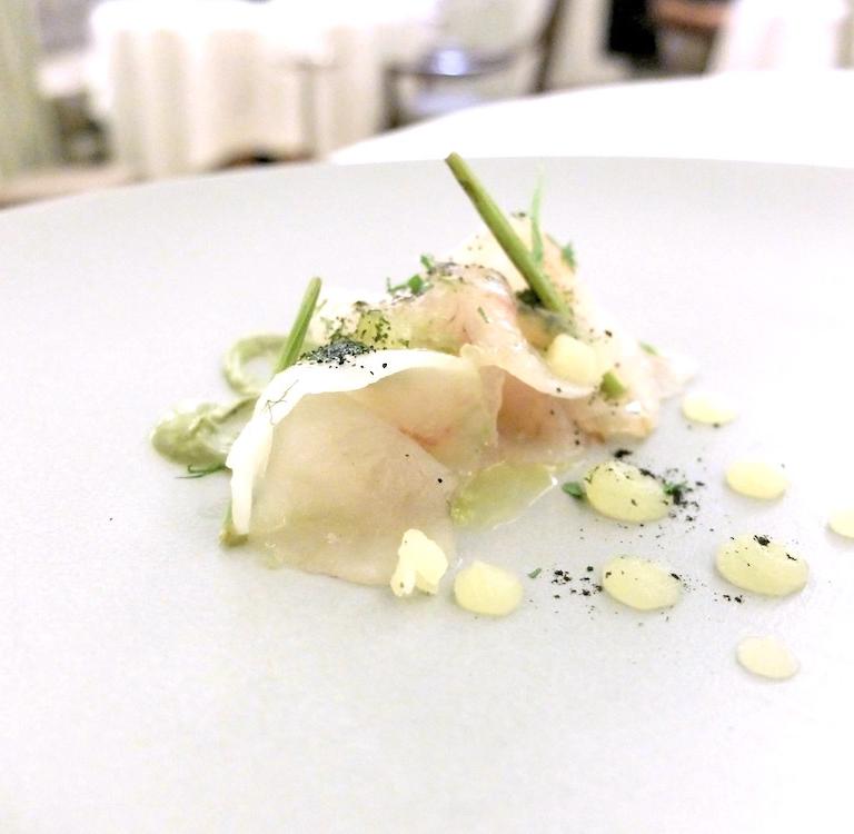 Carpaccio di rana pescatrice alla brace, purea di mela fermentata, maionese di sedano