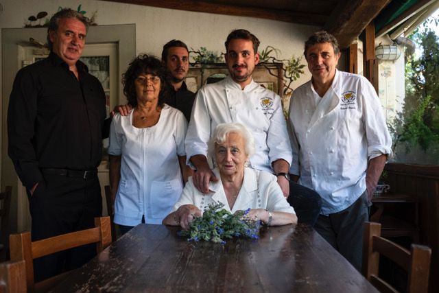 Foto di famiglia e staff del ristorante